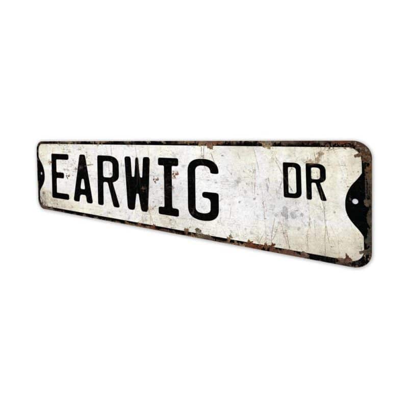 Earwig-Premium-Quality-Rustic-Metal-Sign-3