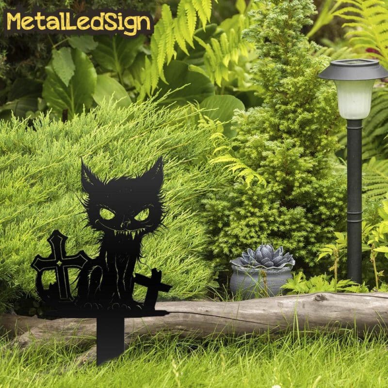 Spooked-Cat-Scary-Horror-Metal-Garden-Stake-5.jpg